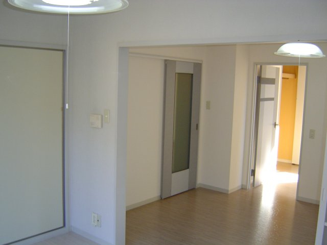 シプレスブレインの居間・リビング|現状有姿となります。