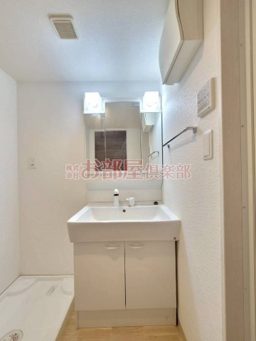 ベルオロール大善寺の洗面所|明るい洗面所です