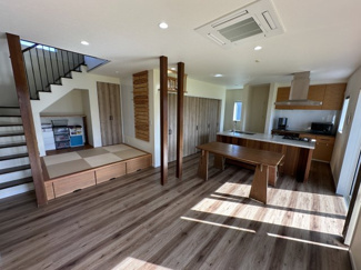 【居間・リビング】 | 【北杜市須玉町藤田】主要施設などが近くにある築浅の物件