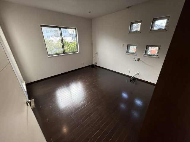 吹田市千里山西５丁目４５－９戸建の洋室