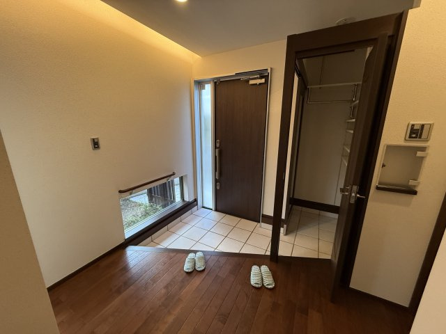 吹田市千里山西５丁目４５－９戸建の玄関