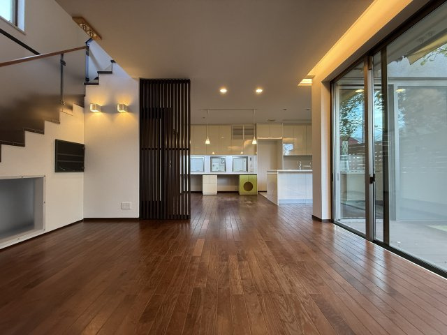 吹田市千里山西５丁目４５－９戸建の居間・リビング