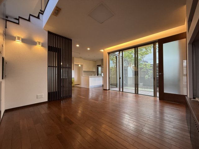 吹田市千里山西５丁目４５－９戸建の居間・リビング