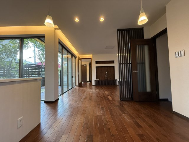 吹田市千里山西５丁目４５－９戸建の居間・リビング