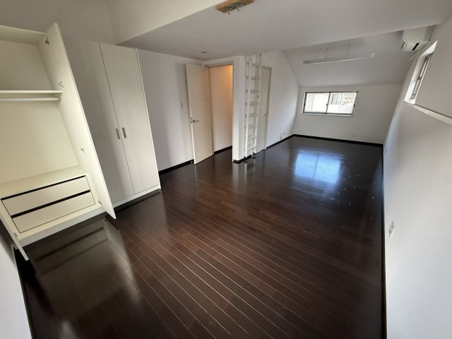 吹田市千里山西５丁目４５－９戸建の居間・リビング