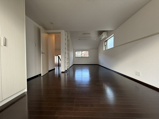 吹田市千里山西５丁目４５－９戸建の居間・リビング