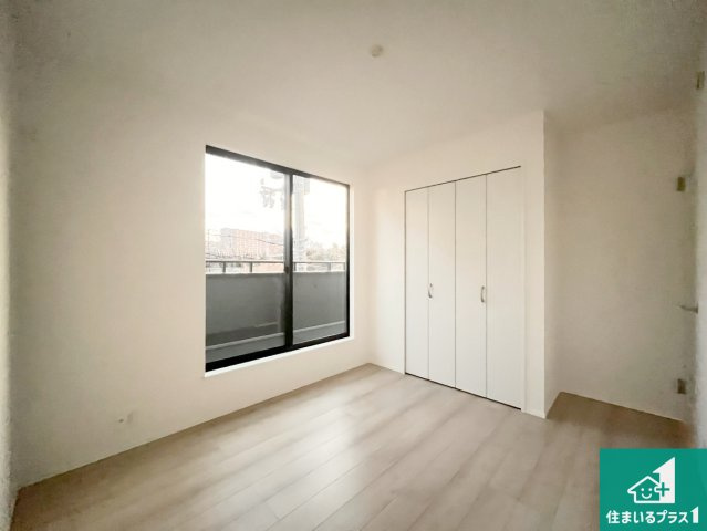 神戸市垂水区桃山台　新築一戸建ての洋室|シンプルな洋室は、自分好みのインテリアが楽しめます♪ご家族とインテリアや家具を選びに行くのは新築購入時の醍醐味の一つです。ぜひお楽しみください♪