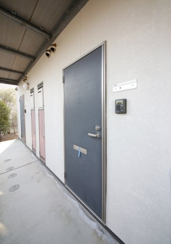 アネモス新舞子の玄関