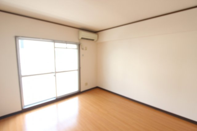 グランドステータス楠の洋室