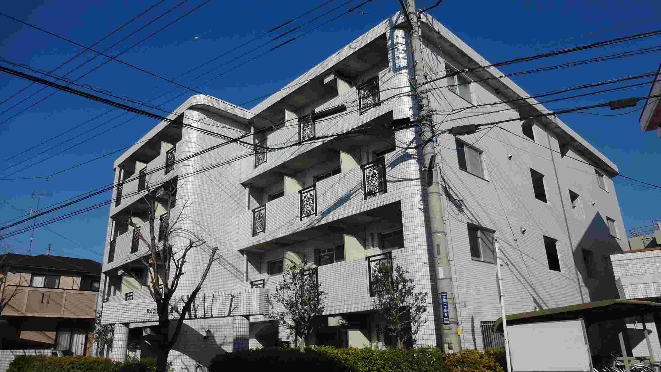アメニティ高坂の外観
