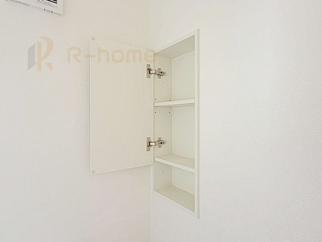 つくば市今鹿島第2　新築戸建て　1号棟の収納|便利なトイレ収納！トイレットペーパーや掃除用品の収納に便利です♪