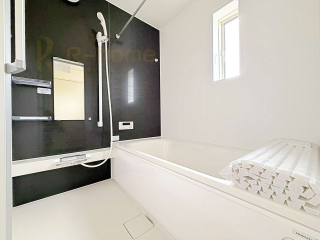 つくば市今鹿島第2　新築戸建て　1号棟の浴室|１坪タイプの大きなお風呂で、小さなお子様とご一緒に入浴いただける広さです！