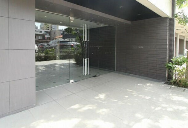 メイクスデザイン府中のエントランス