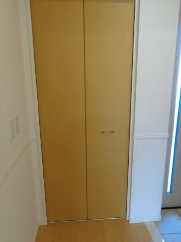 カサ・グラータの収納|玄関脇収納