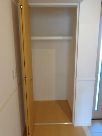 カサ・グラータの収納|玄関脇収納