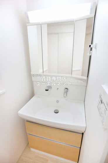 【独立洗面台】 | ザ・テラス吹田ＵＨ | 清潔感ある独立洗面台で毎日気持ちよく♪