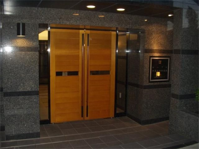 ルーブル学芸大学参番館のエントランス