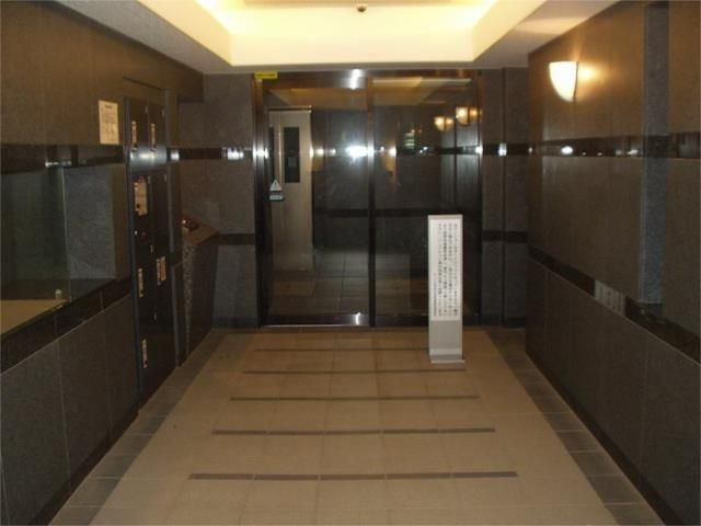 ルーブル学芸大学参番館のエントランス