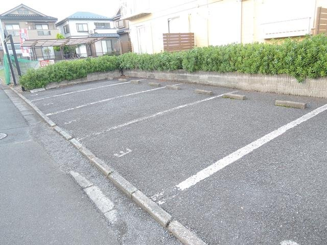 CASAイーストの駐車場