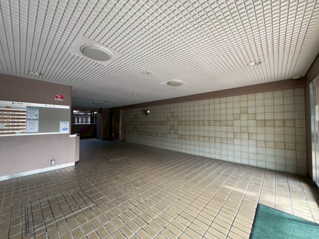 舞子芙蓉ハイツのエントランス