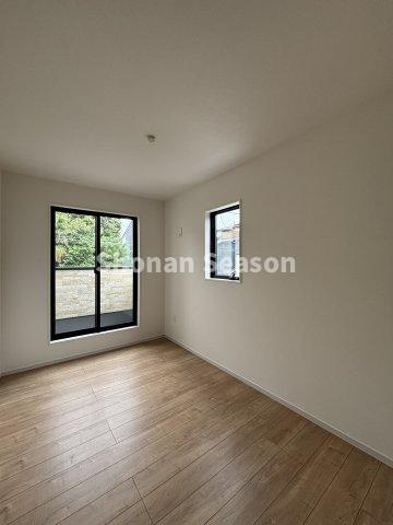 【洋室】 | ベッドや家具を置いても十分な広さがあり、どのお部屋でも快適にゆったりとくつろげます◎