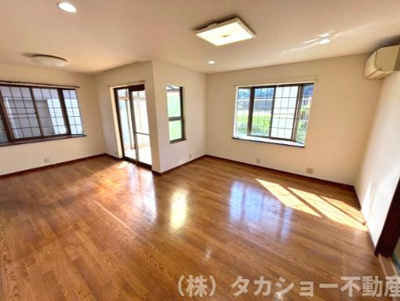 【居間・リビング】 | 市原市泉台4丁目　中古戸建