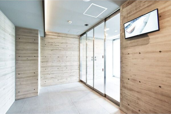 レジデンシア尾頭橋駅前のロビー|ゆとりのあるロビーです