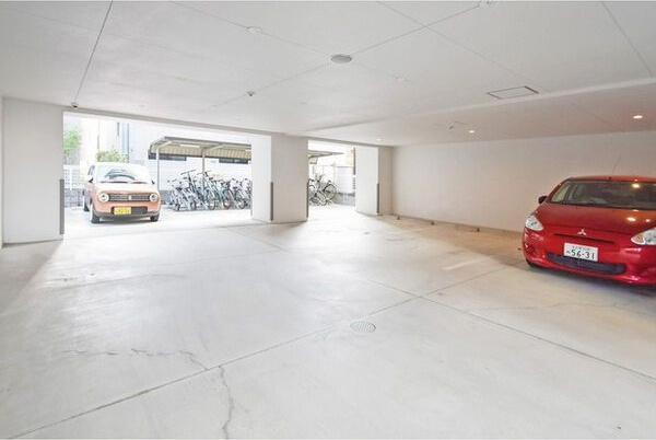 レジデンシア尾頭橋駅前の駐車場|駐車場があります