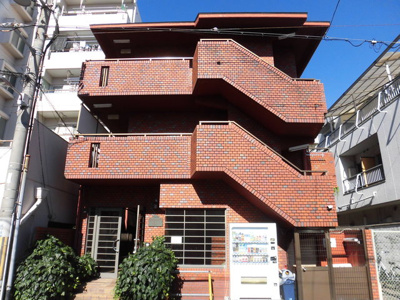 【外観】 | グローバル相川 | 日当たりがよく赤いレンガタイルが綺麗な外観です。