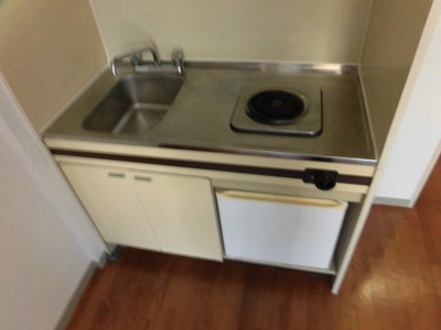 【キッチン】 | グローバル相川 | ミニ冷蔵庫付きのキッチンです。