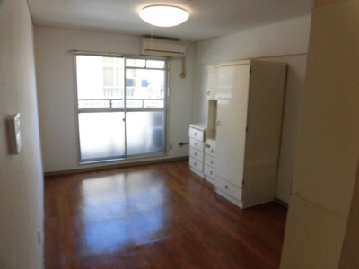 【居間・リビング】 | グローバル相川 | 日当たりの良いお部屋です。