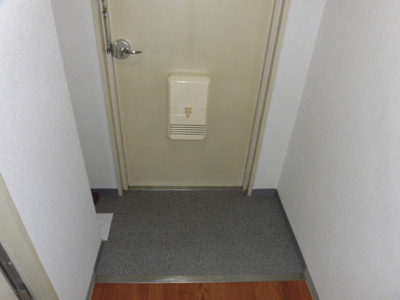 【玄関】 | グローバル相川 | 下駄箱付きの広い玄関です。