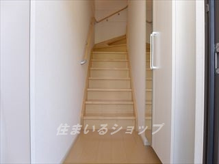 広島市安佐北区亀山４丁目のアパートの玄関