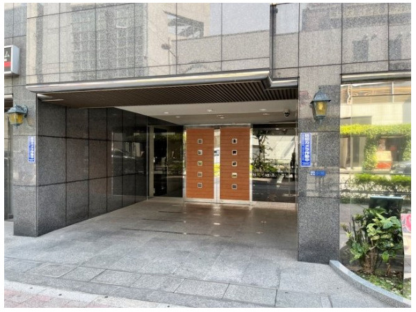 パレステュディオ新宿パークサイドのエントランス|オートロック付きです