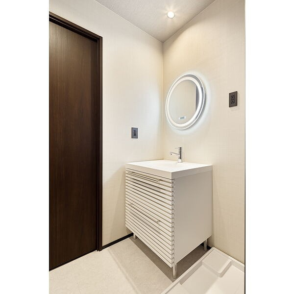 大阪市浪速区戎本町２丁目の店舗事務所の独立洗面台