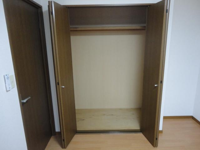 コーポナカネ　　 刈谷市近郊の賃貸はクラスホームの収納|北洋室クローゼット(開）