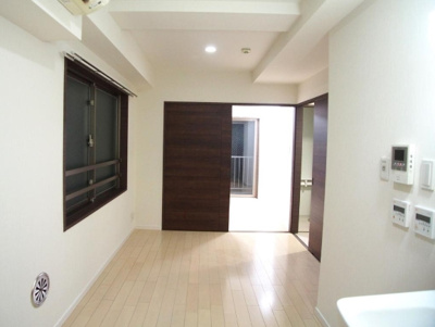 【居間・リビング】 | ファベル中野新橋 | 6.2帖のきれいな洋室。