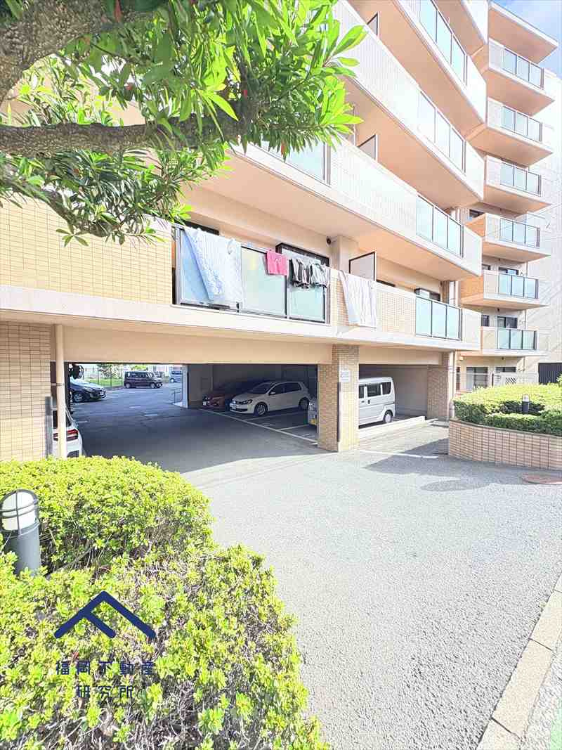 ホルトハイム花畑2の駐車場