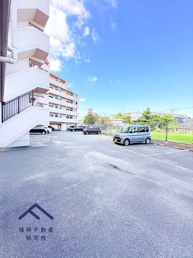 ホルトハイム花畑2の駐車場