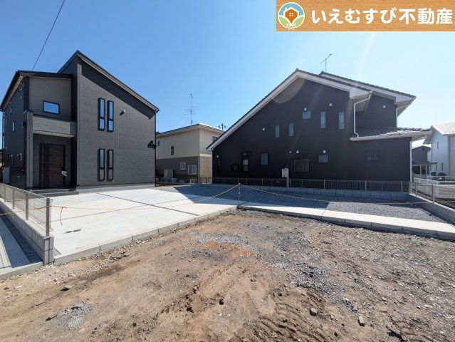 Livele Garden.S　寄居町桜沢の駐車場|4台駐車可能なゆとりのカースペース
複数台車をお持ちでも、お友達が遊びに来てもゆとりの駐車スペース！