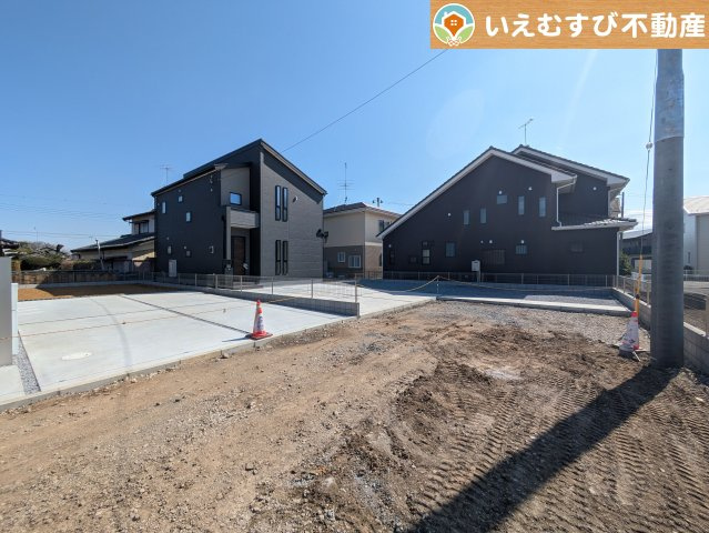 Livele Garden.S　寄居町桜沢の前面道路含む現地写真|充分な広さの前面道路
間口が広くお車の出し入れも問題なく行えるスペースが確保されています♪