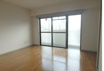 【居間・リビング】 | 第七小崎ビル | ゆったり過ごせるリビングです