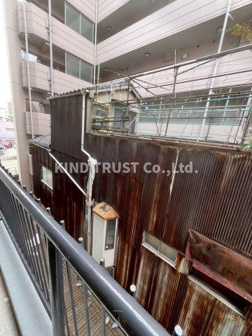 カーサ天六のバルコニー|暖かな日差しのふりそそぐバルコニー