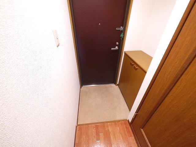 グランシャリオ桜井の玄関|収納もある玄関です