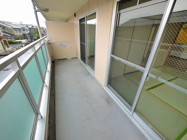 グランシャリオ桜井のバルコニー|バルコニーからの眺めを楽しみながら食事をしませんか