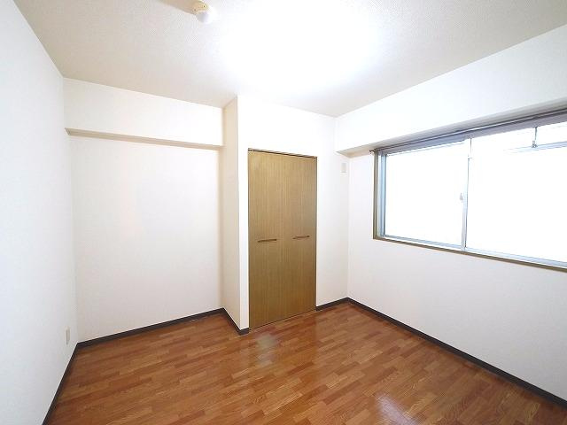 グランシャリオ桜井の洋室|コンパクトで使いやすい洋室です