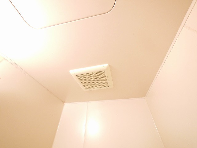 グランシャリオ桜井の浴室|明るい内装です