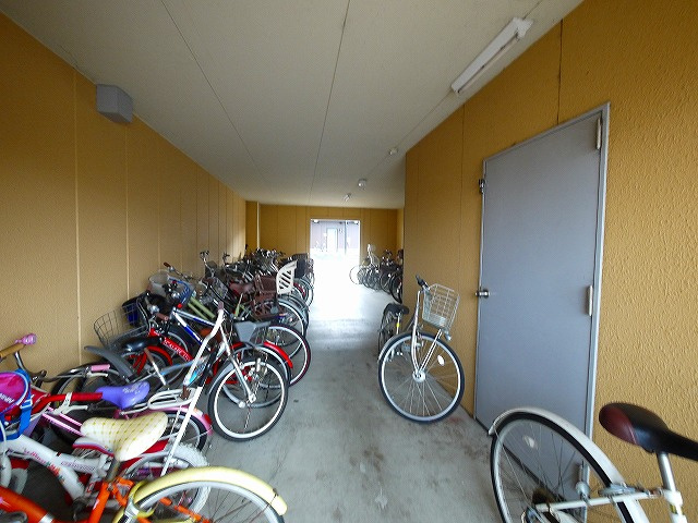 グランシャリオ桜井のその他共用部分|自転車置き場が設置されてます