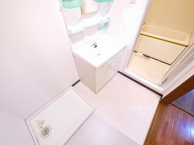 グランシャリオ桜井の洗面所|脱衣スペースもあります