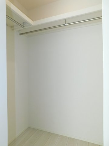 名古屋市中村区北浦町の新築一戸建の収納|◇ウォークインクローゼット◇　　家族の洋服や大きな荷物が片付く大容量収納♪